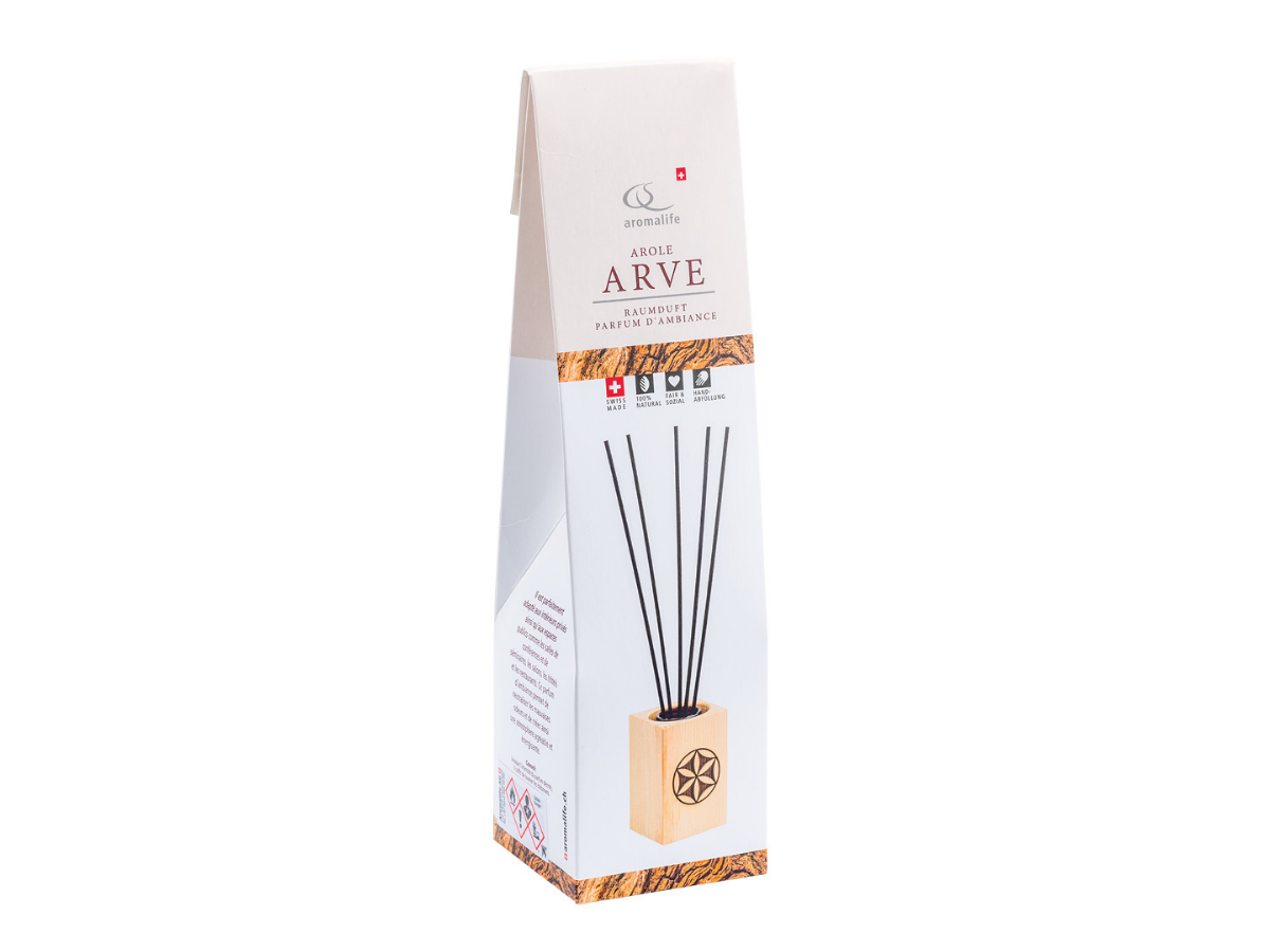 Packshot_AROMALIFE_Arve_Raumduft_Holz_mit_Stäbchen_60_ml_Umverpackung