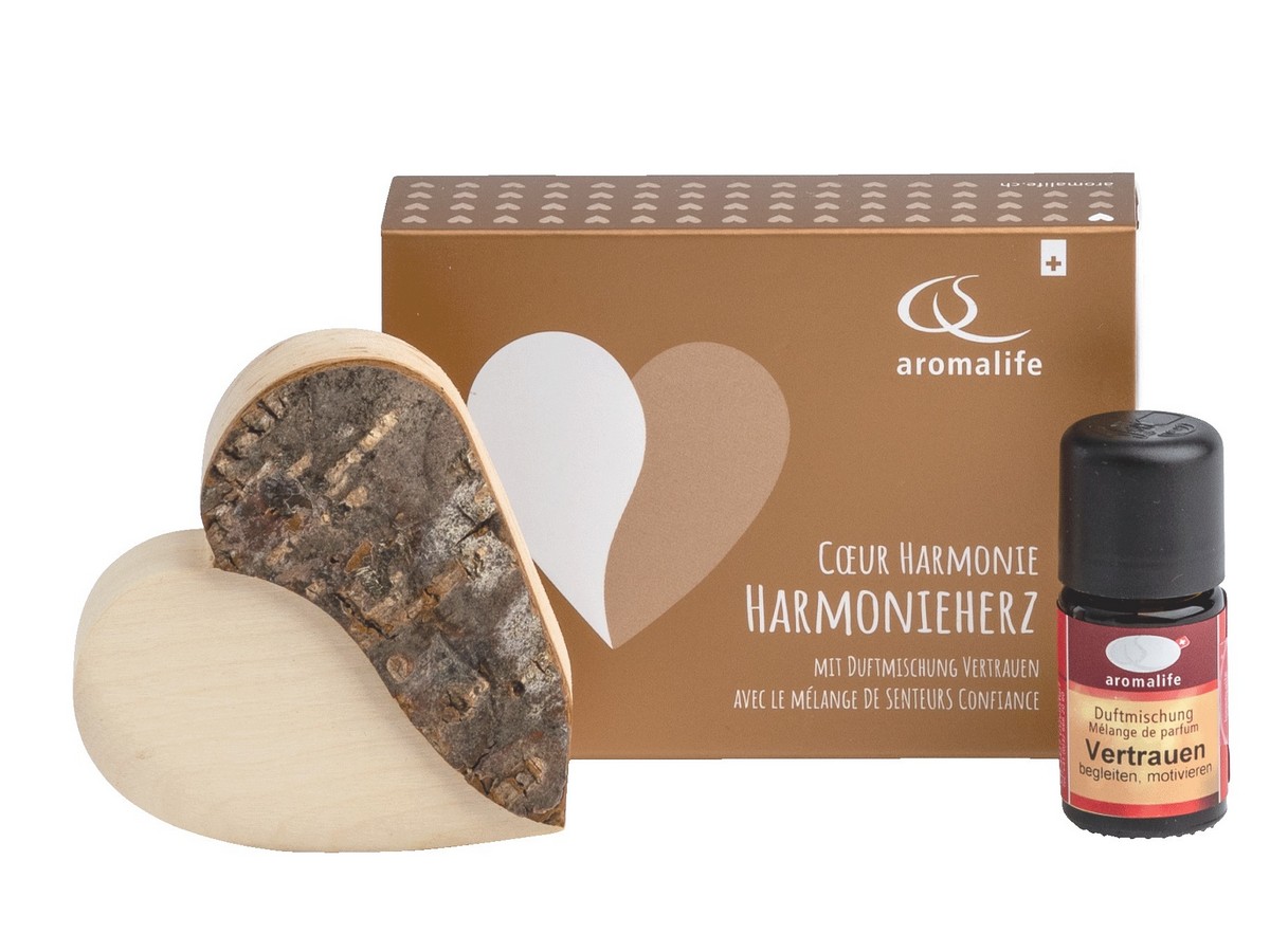 Packshot_AROMALIFE_Harmonie-Herz_aus_Holz_7_cm_Geschenkset_ebi-online-web