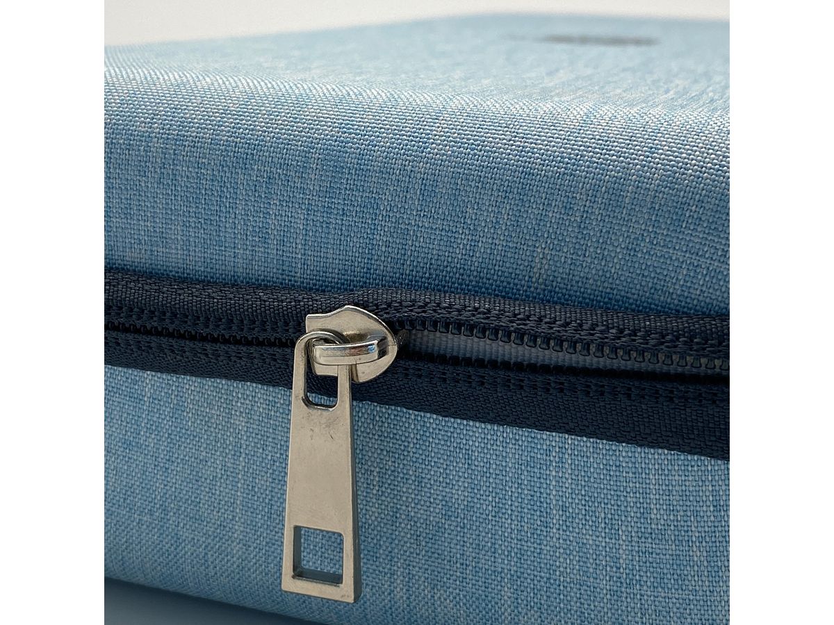 Packshot_AROMALIFE_Synelia_Tasche_blau_Nahaufnahme_aromalife.ch