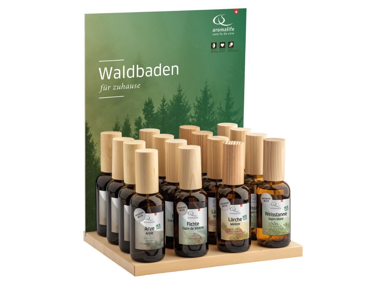 Packshot_AROMALIFE_Thekendisplay_Waldbaden_Raumspray